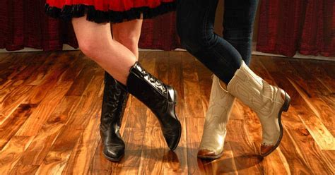 How to Get Hooked on Country Line Dance – A Beginner’s Guide to the Enchanting Dance Form